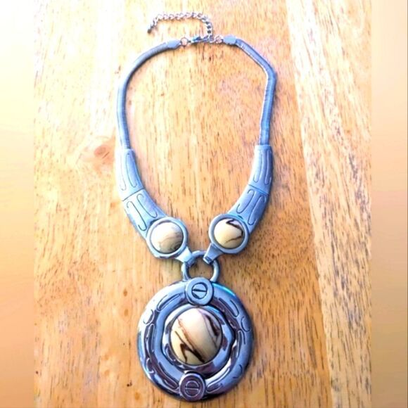 $5 Item! Chunky Silvertone Marble Costume Necklace - Picture 9 of 10